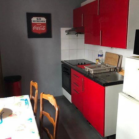 Red Guesthouse,3 Pieces De 40M2,Sejour,Salle A Manger Et Chambre,2 Lits Double Pour 1,2,3 Personnes,Niveau Rez De Chaussee,Entree Cote Rue Berzelius Paris 17,Calme,Vue Sur Patio Prive Ombrage-Ligne13 Stations Metro Porte De Clichy Et Brochant-Bus 54, Exterior foto