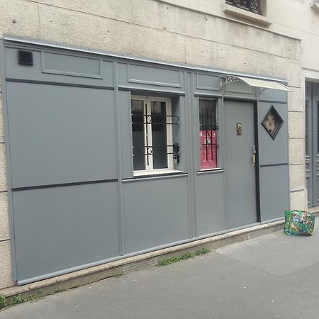 Guesthouse Familial Pour 1 A 5 Personnes De 42M2-Accessible Handic - Rez De Chaussee-Vues Sur Rue Et Patio Prive - Sejour,Chambre Separee,Cuisine,Salle De Bain,Lit Double Et 2 Canape-Lit - Entree De La Rue Berzelius-5 Minutes Du Metro Brochant-Ligne1 París Exterior foto
