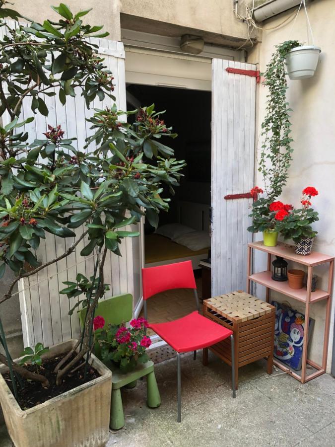 Red Guesthouse,3 Pieces De 40M2,Sejour,Salle A Manger Et Chambre,2 Lits Double Pour 1,2,3 Personnes,Niveau Rez De Chaussee,Entree Cote Rue Berzelius Paris 17,Calme,Vue Sur Patio Prive Ombrage-Ligne13 Stations Metro Porte De Clichy Et Brochant-Bus 54, Exterior foto