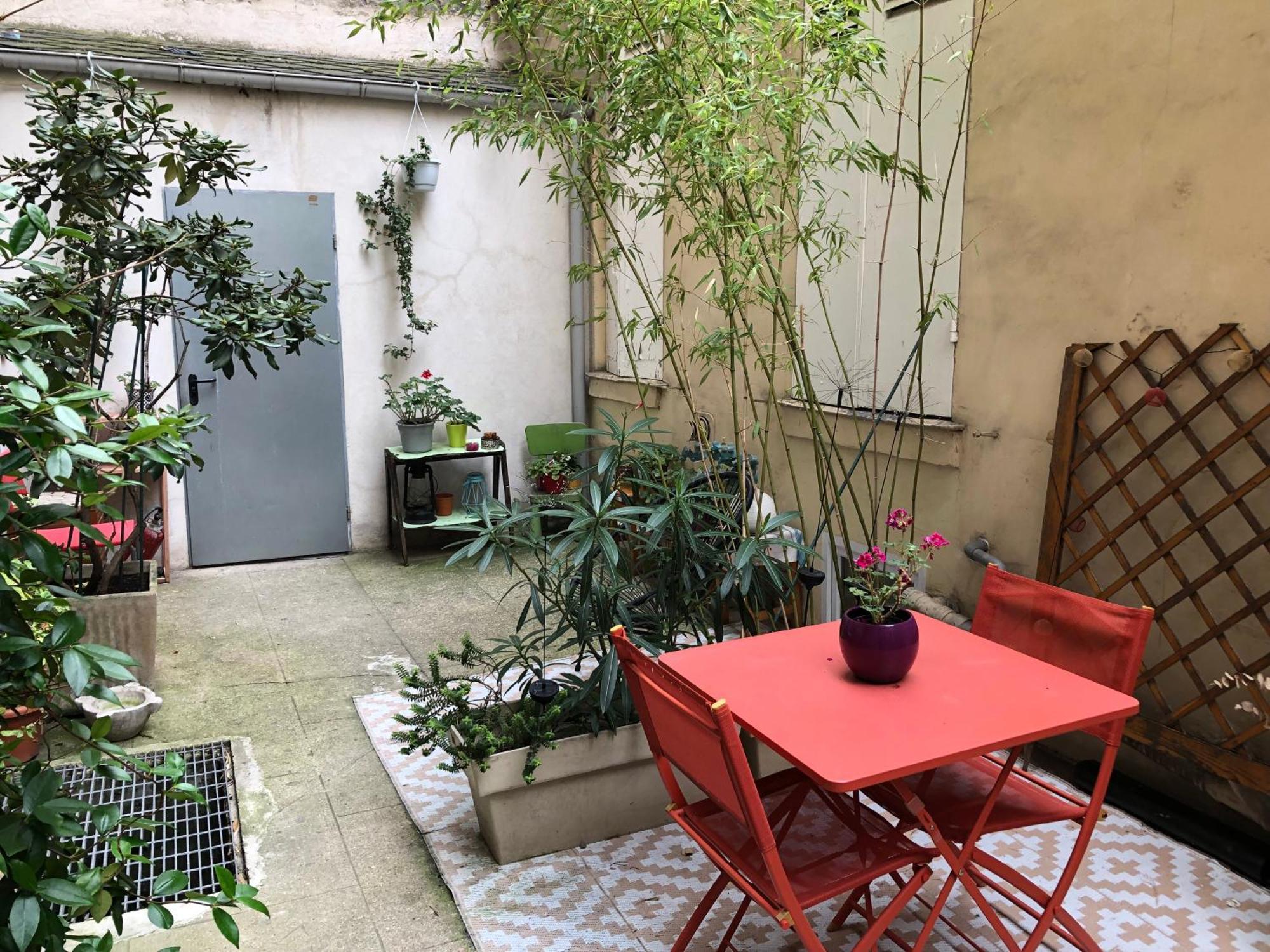 Red Guesthouse,3 Pieces De 40M2,Sejour,Salle A Manger Et Chambre,2 Lits Double Pour 1,2,3 Personnes,Niveau Rez De Chaussee,Entree Cote Rue Berzelius Paris 17,Calme,Vue Sur Patio Prive Ombrage-Ligne13 Stations Metro Porte De Clichy Et Brochant-Bus 54, Exterior foto