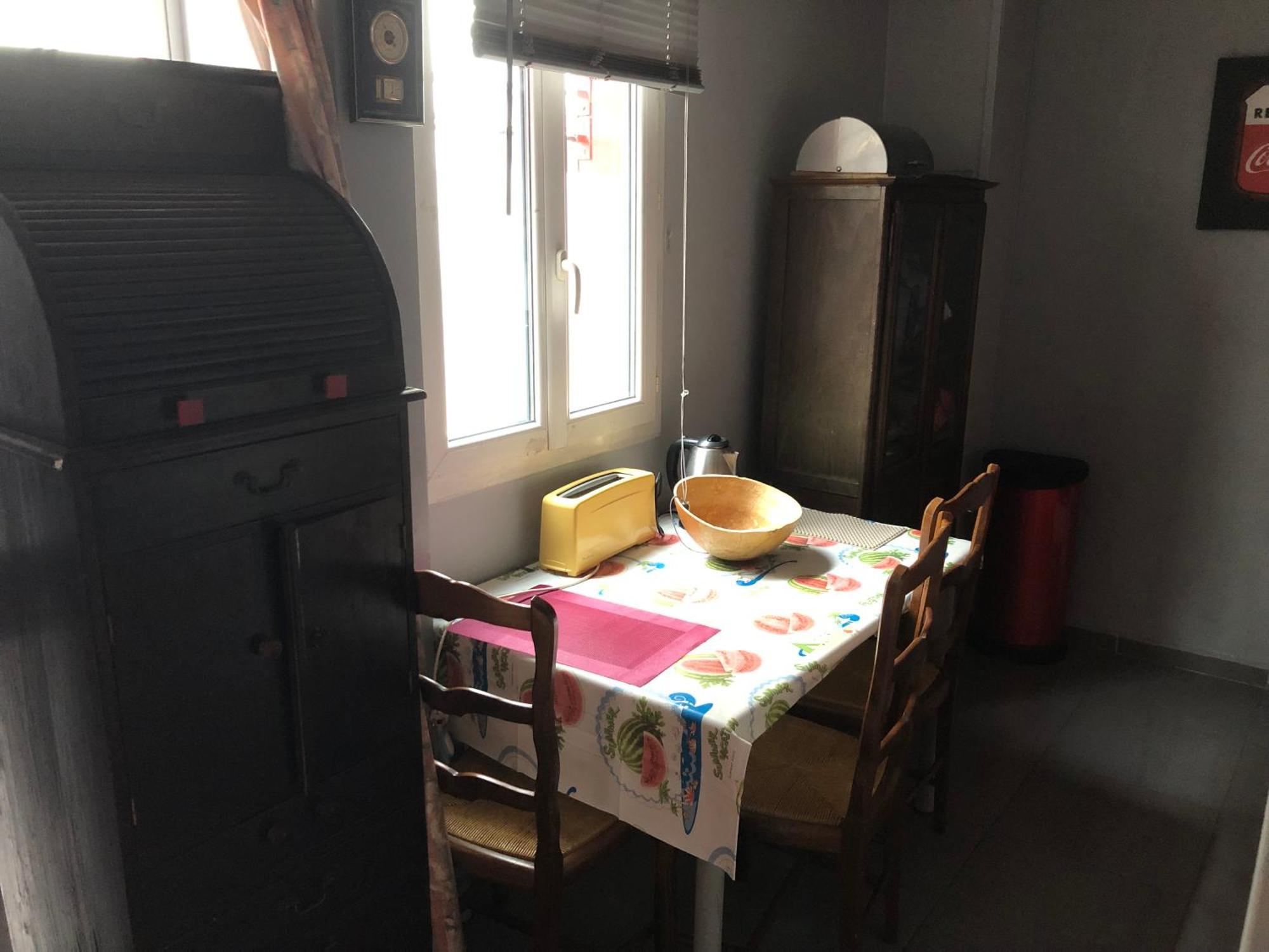 Red Guesthouse,3 Pieces De 40M2,Sejour,Salle A Manger Et Chambre,2 Lits Double Pour 1,2,3 Personnes,Niveau Rez De Chaussee,Entree Cote Rue Berzelius Paris 17,Calme,Vue Sur Patio Prive Ombrage-Ligne13 Stations Metro Porte De Clichy Et Brochant-Bus 54, Exterior foto