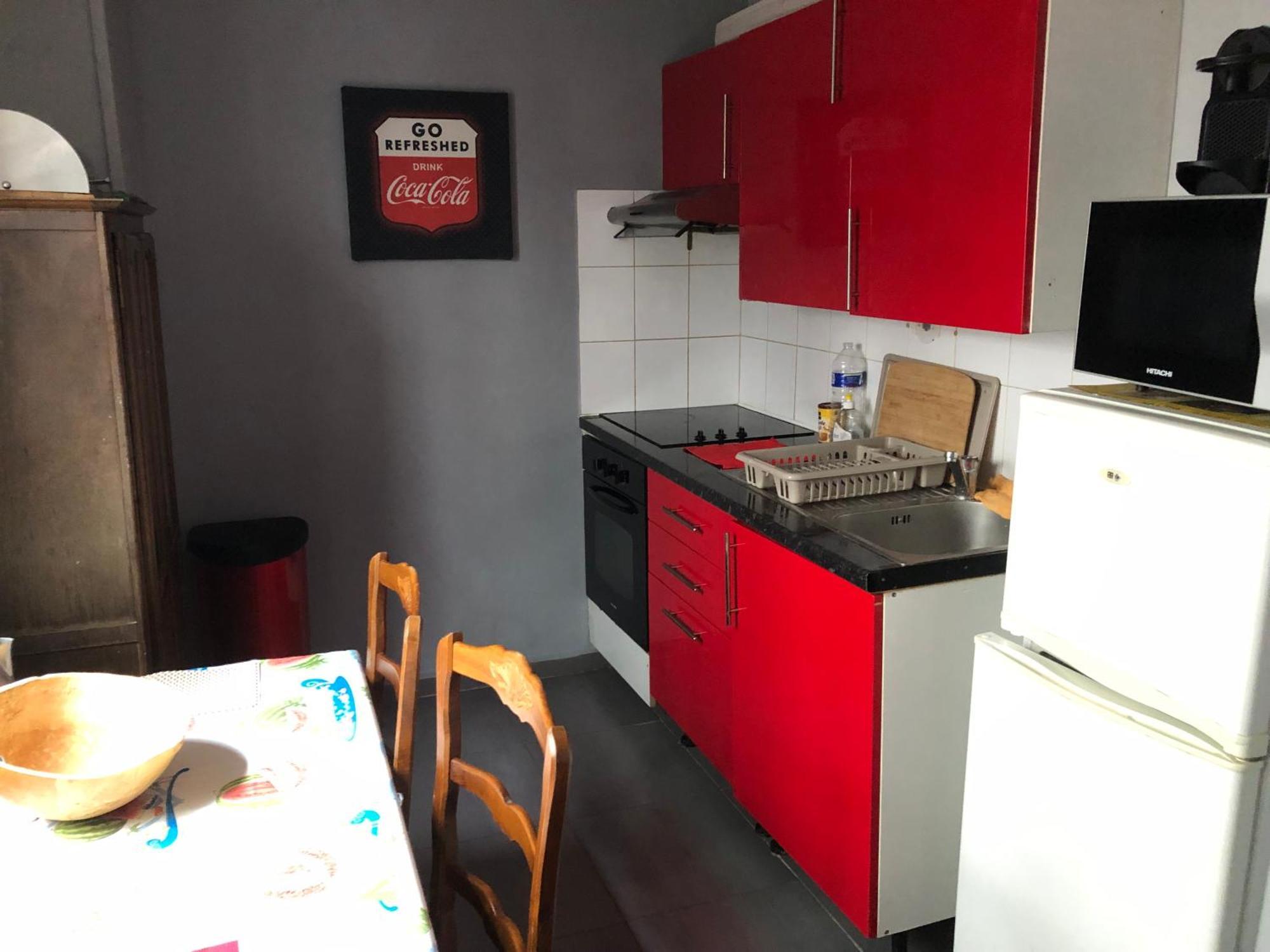 Red Guesthouse,3 Pieces De 40M2,Sejour,Salle A Manger Et Chambre,2 Lits Double Pour 1,2,3 Personnes,Niveau Rez De Chaussee,Entree Cote Rue Berzelius Paris 17,Calme,Vue Sur Patio Prive Ombrage-Ligne13 Stations Metro Porte De Clichy Et Brochant-Bus 54, Exterior foto