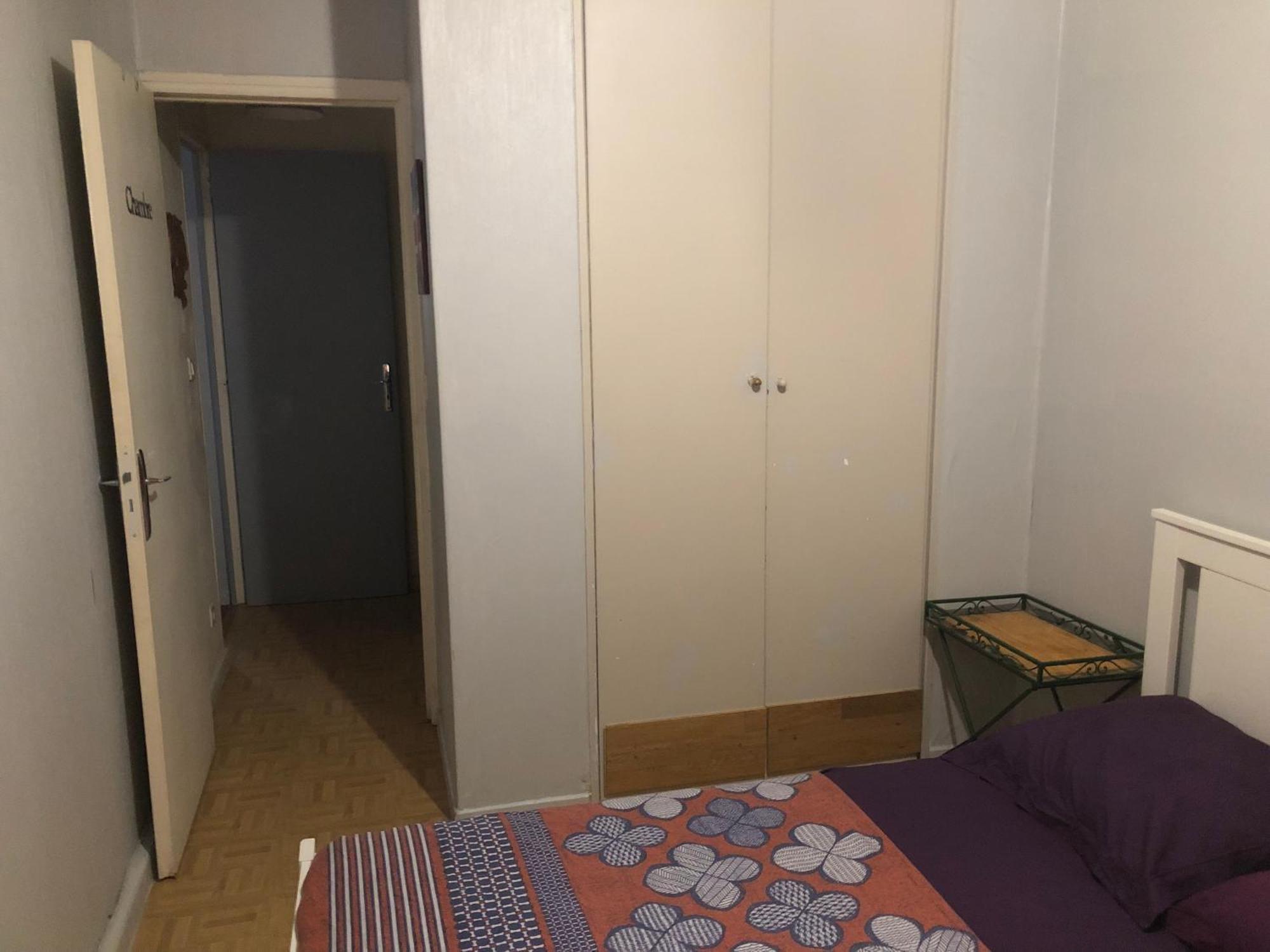 Red Guesthouse,3 Pieces De 40M2,Sejour,Salle A Manger Et Chambre,2 Lits Double Pour 1,2,3 Personnes,Niveau Rez De Chaussee,Entree Cote Rue Berzelius Paris 17,Calme,Vue Sur Patio Prive Ombrage-Ligne13 Stations Metro Porte De Clichy Et Brochant-Bus 54, Exterior foto