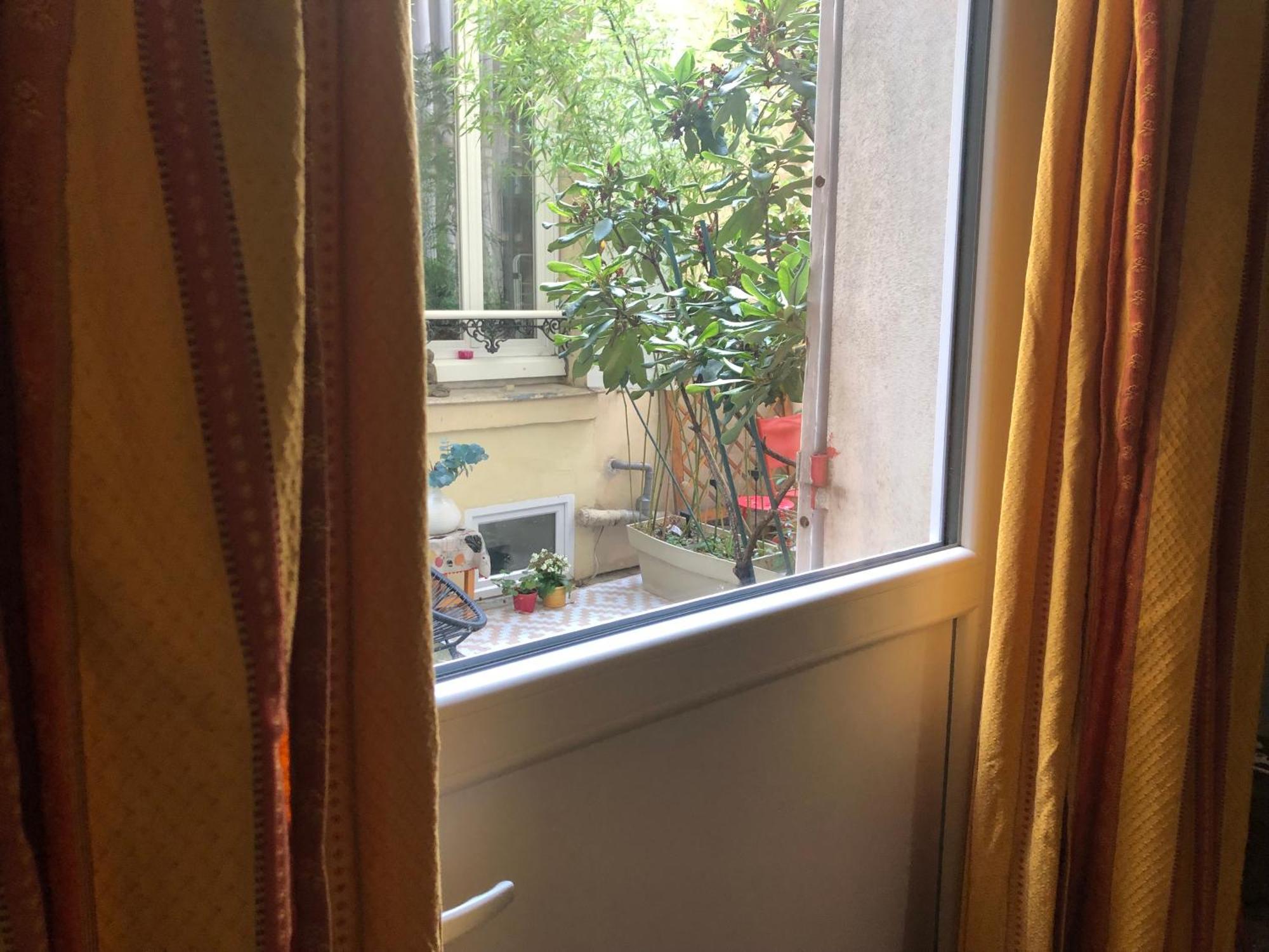 Red Guesthouse,3 Pieces De 40M2,Sejour,Salle A Manger Et Chambre,2 Lits Double Pour 1,2,3 Personnes,Niveau Rez De Chaussee,Entree Cote Rue Berzelius Paris 17,Calme,Vue Sur Patio Prive Ombrage-Ligne13 Stations Metro Porte De Clichy Et Brochant-Bus 54, Exterior foto