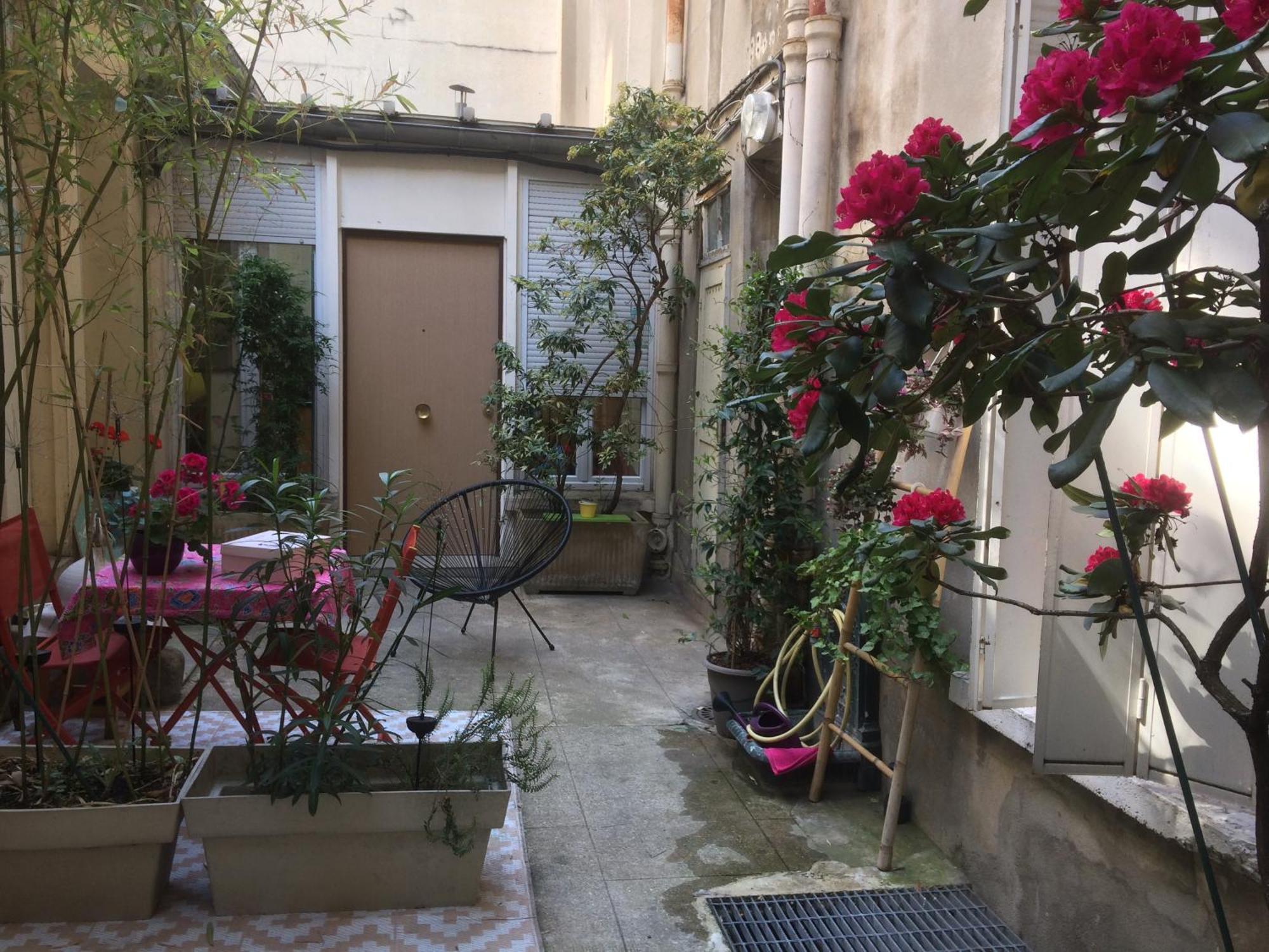 Red Guesthouse,3 Pieces De 40M2,Sejour,Salle A Manger Et Chambre,2 Lits Double Pour 1,2,3 Personnes,Niveau Rez De Chaussee,Entree Cote Rue Berzelius Paris 17,Calme,Vue Sur Patio Prive Ombrage-Ligne13 Stations Metro Porte De Clichy Et Brochant-Bus 54, Exterior foto