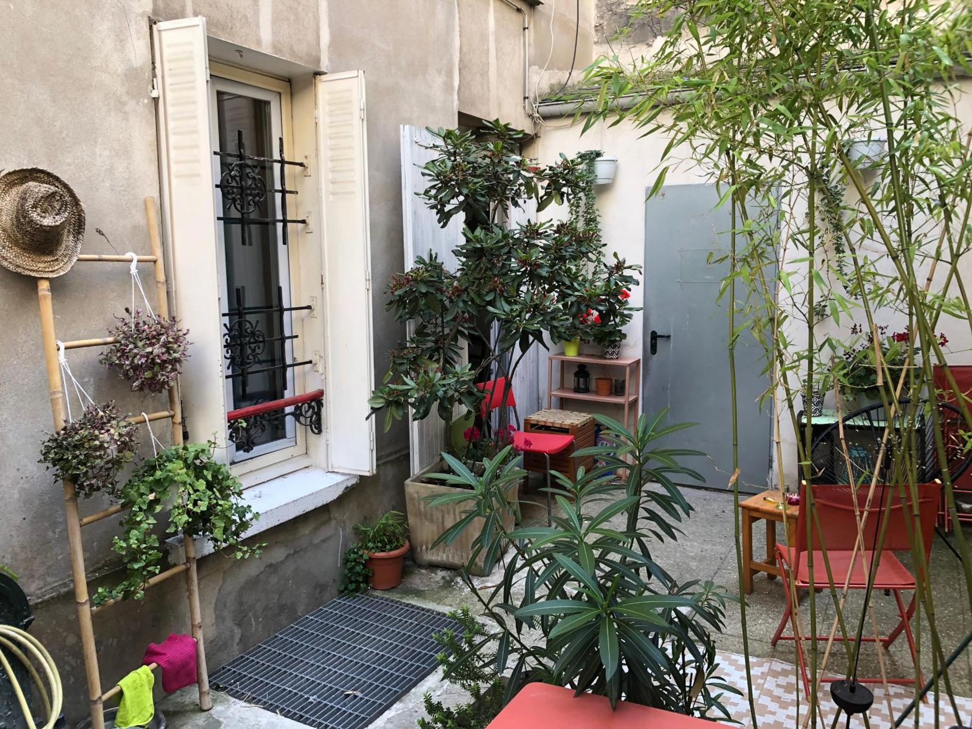 Red Guesthouse,3 Pieces De 40M2,Sejour,Salle A Manger Et Chambre,2 Lits Double Pour 1,2,3 Personnes,Niveau Rez De Chaussee,Entree Cote Rue Berzelius Paris 17,Calme,Vue Sur Patio Prive Ombrage-Ligne13 Stations Metro Porte De Clichy Et Brochant-Bus 54, Exterior foto