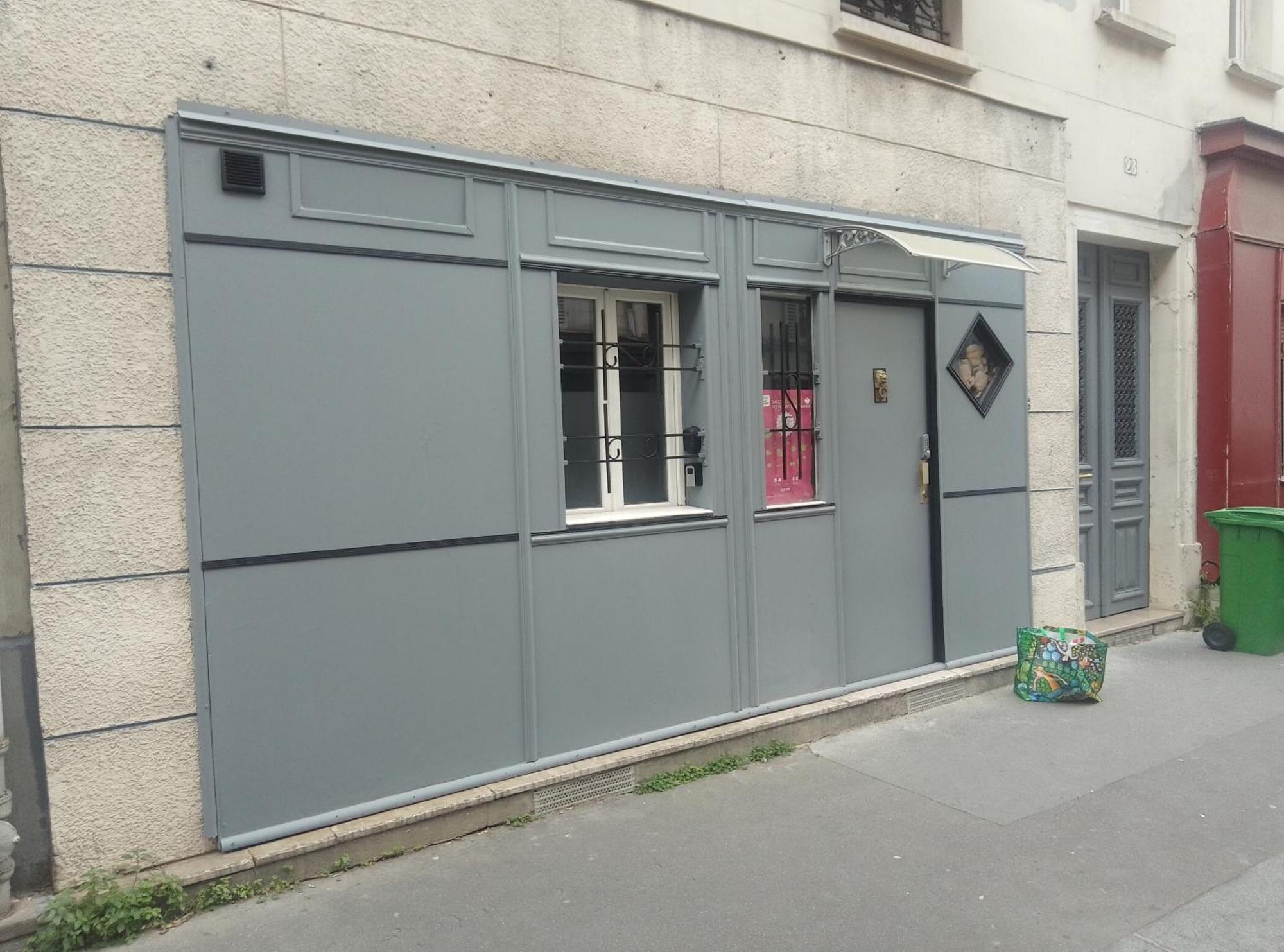 Guesthouse Familial Pour 1 A 5 Personnes De 42M2-Accessible Handic - Rez De Chaussee-Vues Sur Rue Et Patio Prive - Sejour,Chambre Separee,Cuisine,Salle De Bain,Lit Double Et 2 Canape-Lit - Entree De La Rue Berzelius-5 Minutes Du Metro Brochant-Ligne1 París Exterior foto